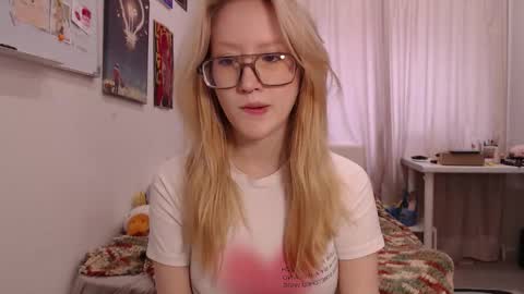 joan_kiss online show from 09.09.25