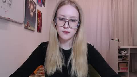 Snapshot of joan_kiss chatting on 06.17.26 joan_kiss online show from 06.17.26