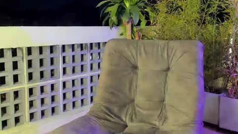 Snapshot of joan_saenz chatting on 12.25.24 JOAN SAENZ online show from 12.25.24