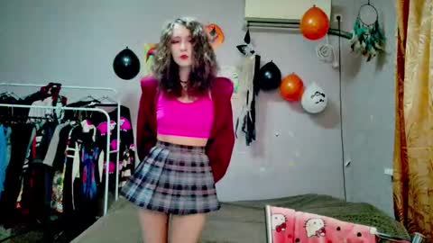 Joannatompson online show from 10.22.25