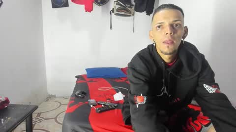 Snapshot of johan_and_antonella chatting on 04.01.26 johan_and_antonella online show from 04.01.26