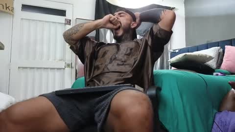 Snapshot of john_and_louis chatting on 01.20.25 John online show from 01.20.25