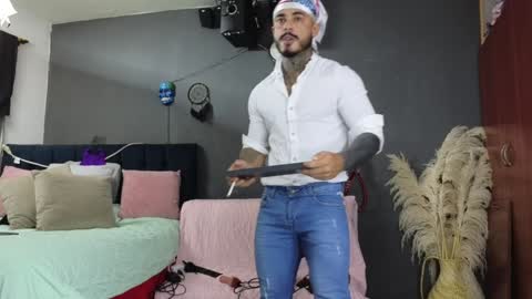 Snapshot of john_and_louis chatting on 01.28.25 John online show from 01.28.25