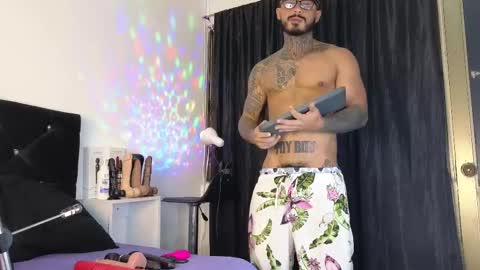 Snapshot of john_and_louis chatting on 02.26.25 John online show from 02.26.25