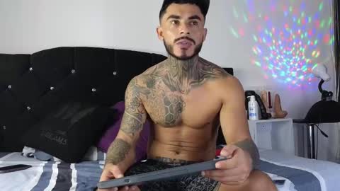 Snapshot of john_and_louis chatting on 03.03.25 John online show from 03.03.25