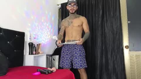 Snapshot of john_and_louis chatting on 03.06.25 John online show from 03.06.25