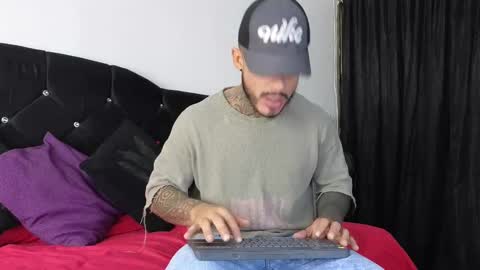 Snapshot of john_and_louis chatting on 03.07.25 John online show from 03.07.25