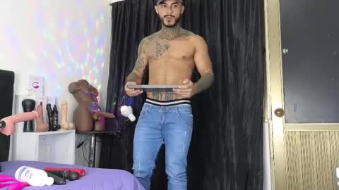 Snapshot of john_and_louis chatting on 03.09.25 John online show from 03.09.25