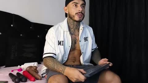 Snapshot of john_and_louis chatting on 03.12.25 John online show from 03.12.25