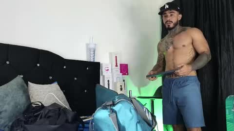 Snapshot of john_and_louis chatting on 09.14.25 John online show from 09.14.25