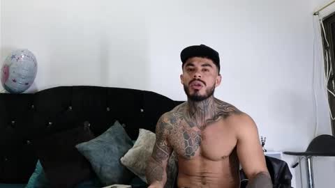 Snapshot of john_and_louis chatting on 09.19.25 John online show from 09.19.25