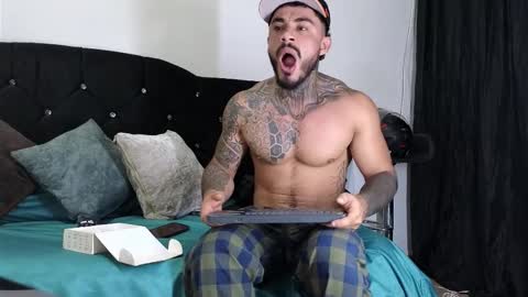 Snapshot of john_and_louis chatting on 09.21.25 John online show from 09.21.25