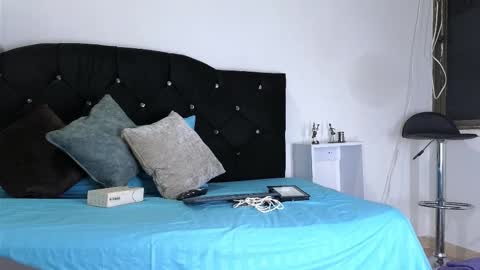 Snapshot of john_and_louis chatting on 09.26.25 John online show from 09.26.25