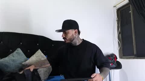 Snapshot of john_and_louis chatting on 10.09.25 John online show from 10.09.25