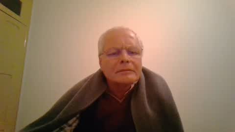 Snapshot of johndesnudado chatting on 12.31.24 johndesnudado online show from 12.31.24