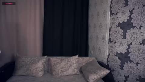 Snapshot of johnnietantum chatting on 10.26.25 Rocio online show from 10.26.25