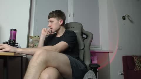 Snapshot of johnny_boom chatting on 12.04.24 johnny boom online show from 12.04.24