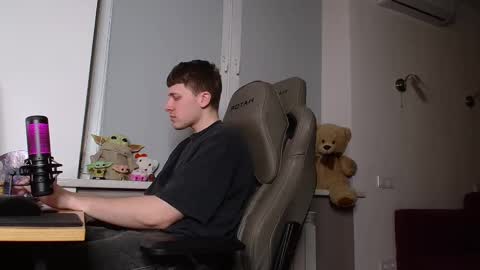 Snapshot of johnny_boom chatting on 03.04.25 johnny boom online show from 03.04.25