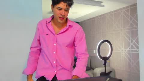 johnny_bravo777 online show from 02.17.25