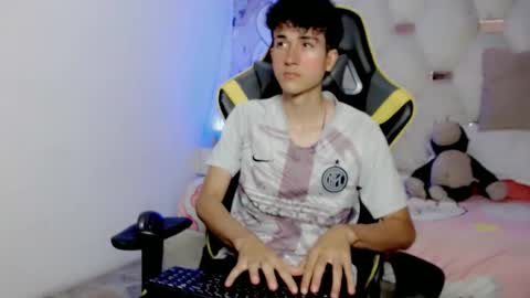 johnny_cagee online show from 11.28.25