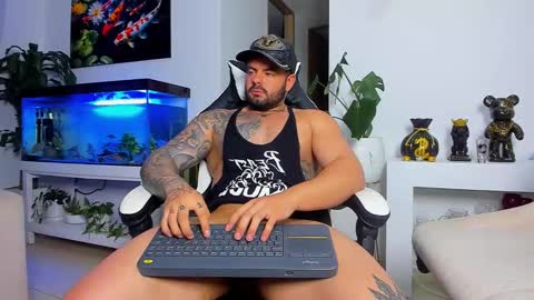 Snapshot of johnnygrayson_ chatting on 09.29.25 JOHNNY online show from 09.29.25