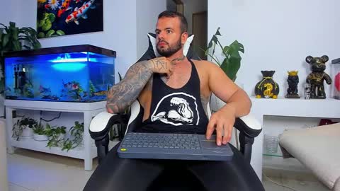 Snapshot of johnnygrayson_ chatting on 10.01.25 JOHNNY online show from 10.01.25