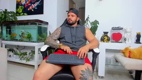 Snapshot of johnnygrayson_ chatting on 10.05.25 JOHNNY online show from 10.05.25