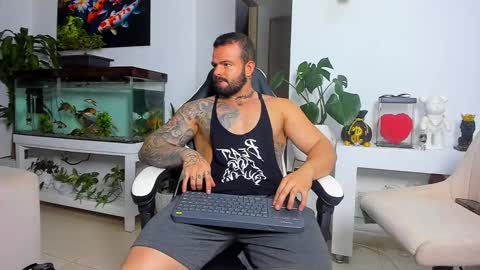 Snapshot of johnnygrayson_ chatting on 10.06.25 JOHNNY online show from 10.06.25