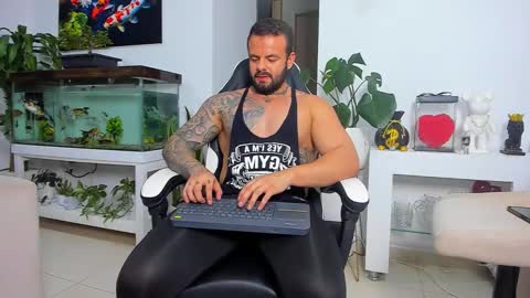 Snapshot of johnnygrayson_ chatting on 10.07.25 JOHNNY online show from 10.07.25