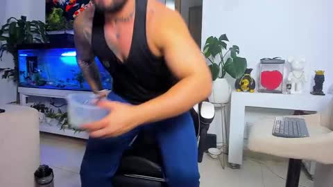 Snapshot of johnnygrayson_ chatting on 10.09.25 JOHNNY online show from 10.09.25