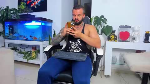 Snapshot of johnnygrayson_ chatting on 10.16.25 JOHNNY online show from 10.16.25