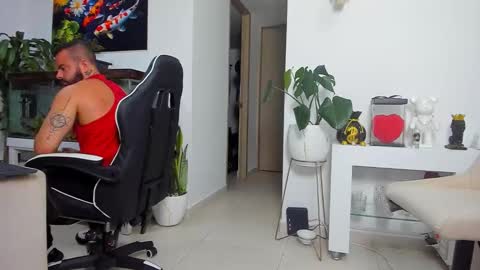 Snapshot of johnnygrayson_ chatting on 10.17.25 JOHNNY online show from 10.17.25