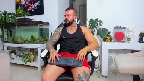 Snapshot of johnnygrayson_ chatting on 10.20.25 JOHNNY online show from 10.20.25