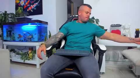 Snapshot of johnnygrayson_ chatting on 10.26.25 JOHNNY online show from 10.26.25