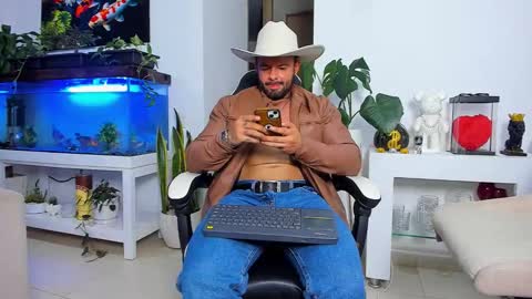 Snapshot of johnnygrayson_ chatting on 11.10.25 JOHNNY online show from 11.10.25