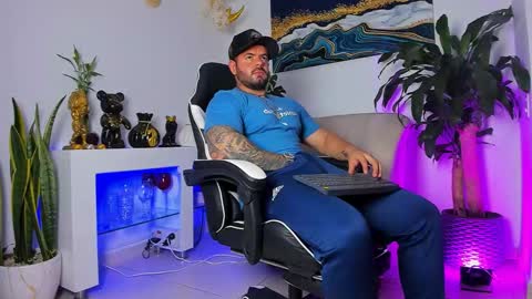 Snapshot of johnnygrayson_ chatting on 01.18.26 JOHNNY online show from 01.18.26