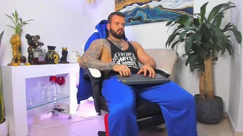 Snapshot of johnnygrayson_ chatting on 02.10.26 JOHNNY online show from 02.10.26