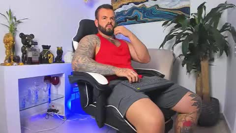 Snapshot of johnnygrayson_ chatting on 02.11.26 JOHNNY online show from 02.11.26