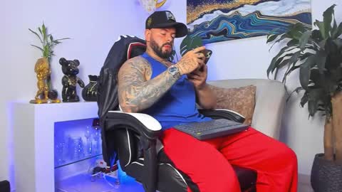 Snapshot of johnnygrayson_ chatting on 02.19.26 JOHNNY online show from 02.19.26