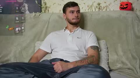 Snapshot of johnstoneisland chatting on 10.07.25 John online show from 10.07.25