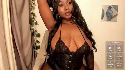 Snapshot of jolene_e chatting on 10.28.25 Clara online show from 10.28.25