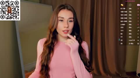 Snapshot of jolenerappleye chatting on 11.08.25 Emma online show from 11.08.25