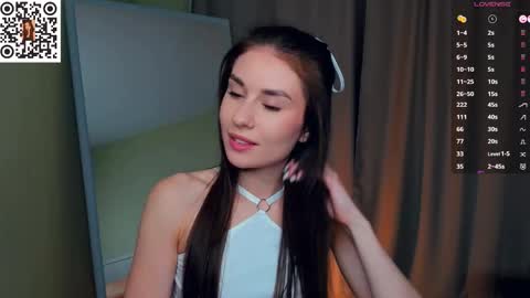 Snapshot of jolenerappleye chatting on 11.11.25 Emma online show from 11.11.25