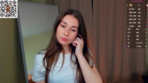 Snapshot of jolenerappleye chatting on 11.14.25 Emma online show from 11.14.25