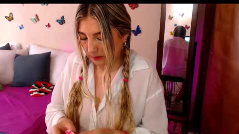 Snapshot of jolie_mature_ chatting on 11.03.25 Jolie Mature online show from 11.03.25