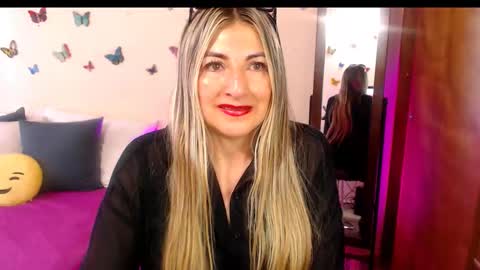 Snapshot of jolie_mature_ chatting on 11.07.25 Jolie Mature online show from 11.07.25