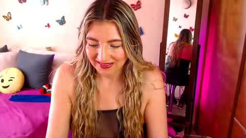 Snapshot of jolie_mature_ chatting on 11.15.25 Jolie Mature online show from 11.15.25