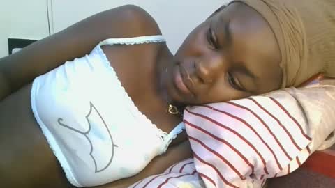 Snapshot of jollynabeb chatting on 10.02.25 jollynabeb online show from 10.02.25