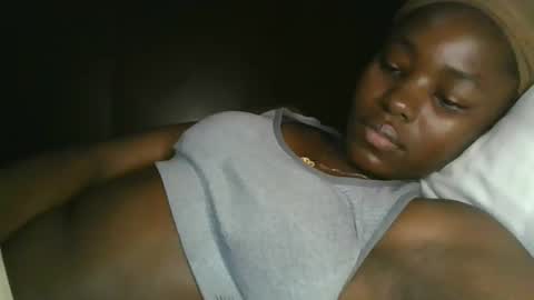 Snapshot of jollynabeb chatting on 10.30.25 jollynabeb online show from 10.30.25