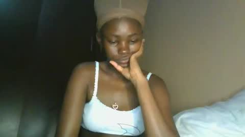 Snapshot of jollynabeb chatting on 10.31.25 jollynabeb online show from 10.31.25